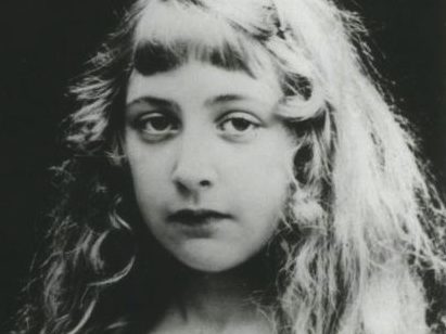 A fiatal Agatha Christie
