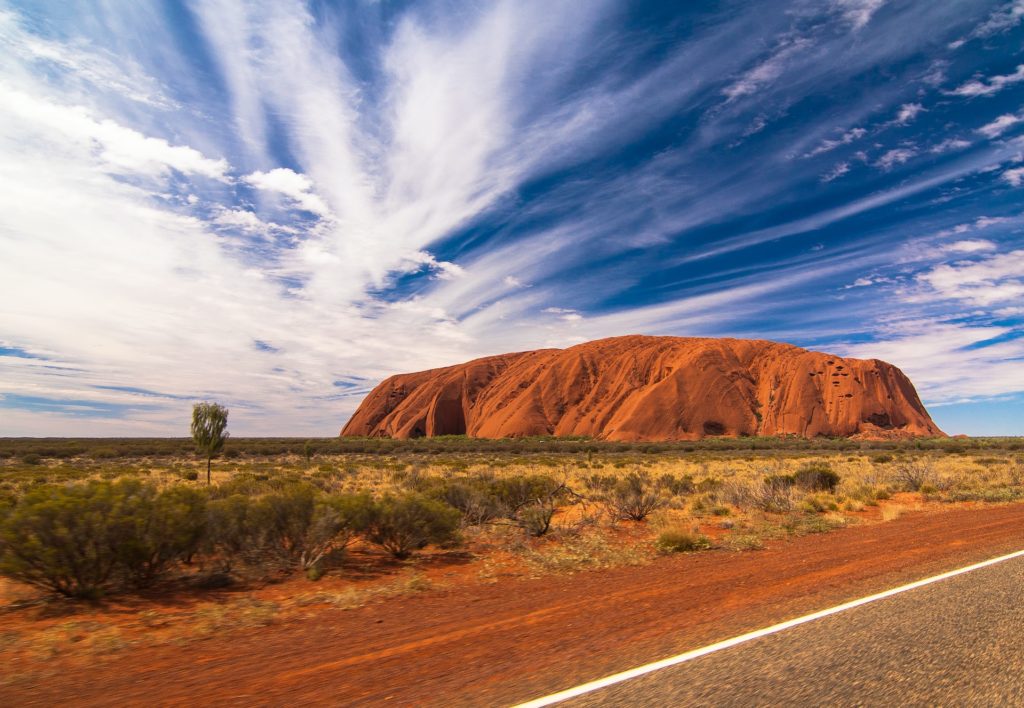 Az Uluru sziklatömbje Ausztráliában