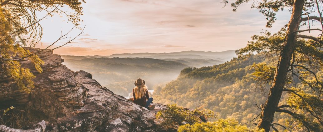Erotika és politika nő hegyek táj ősz kilátás panoráma