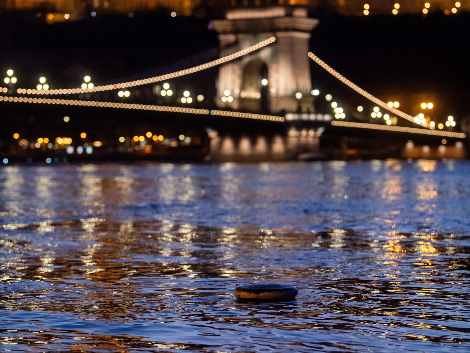 Árhullám a Dunán Budapest