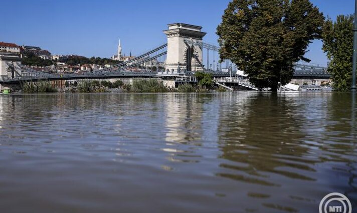 áradás Budapest apad Baja árad mti