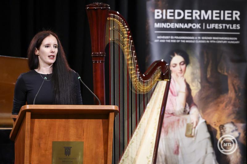 biedermeier Prágai Adrienn