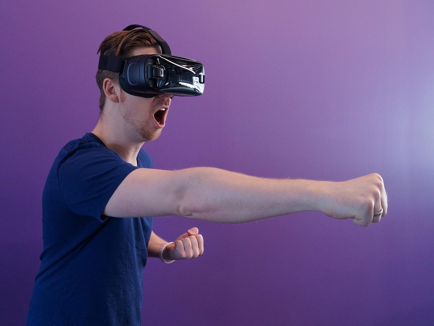szemkamera vr szemüveg technológia infromatika tech modern jövő sci-fi pixa 2