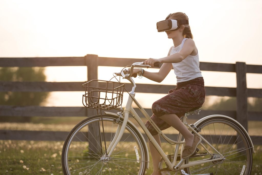 szemkamera vr szemüveg technológia infromatika tech modern jövő sci-fi pixa virtuális valóság 2