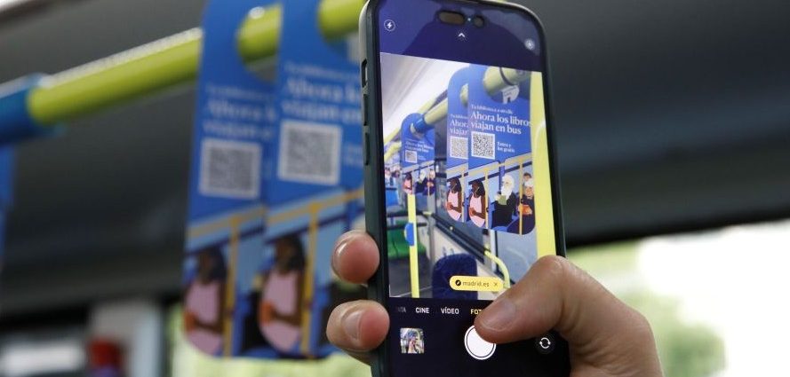buszon Madridban QR olvasás spanyol könyvek klasszikusok
