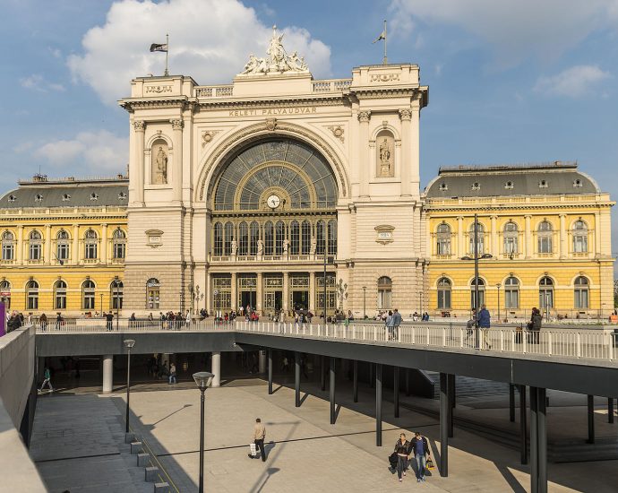 Keleti pályaudvar vasút vonat közlekedés Budapest épület
