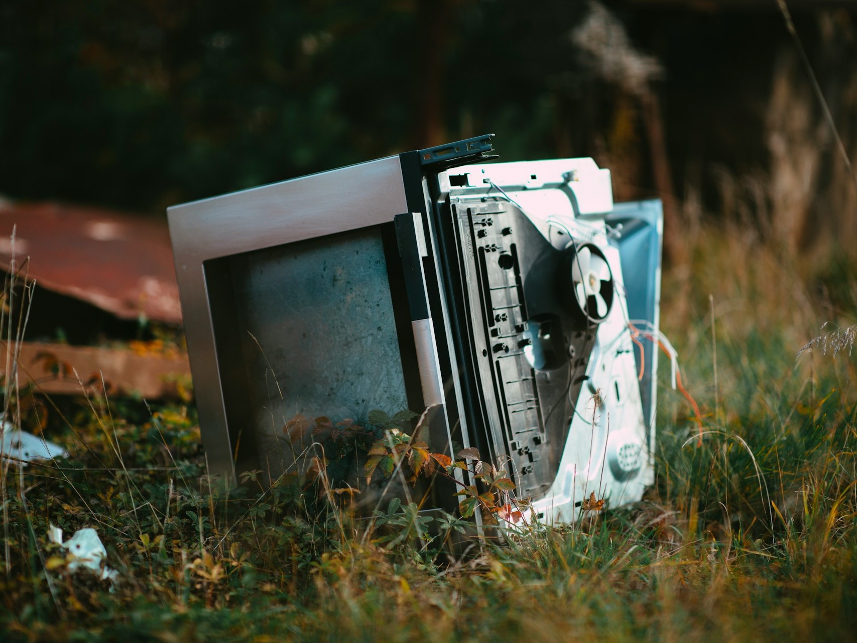 illegális hulladék elektronikai lerakás szemét fémhulladék
