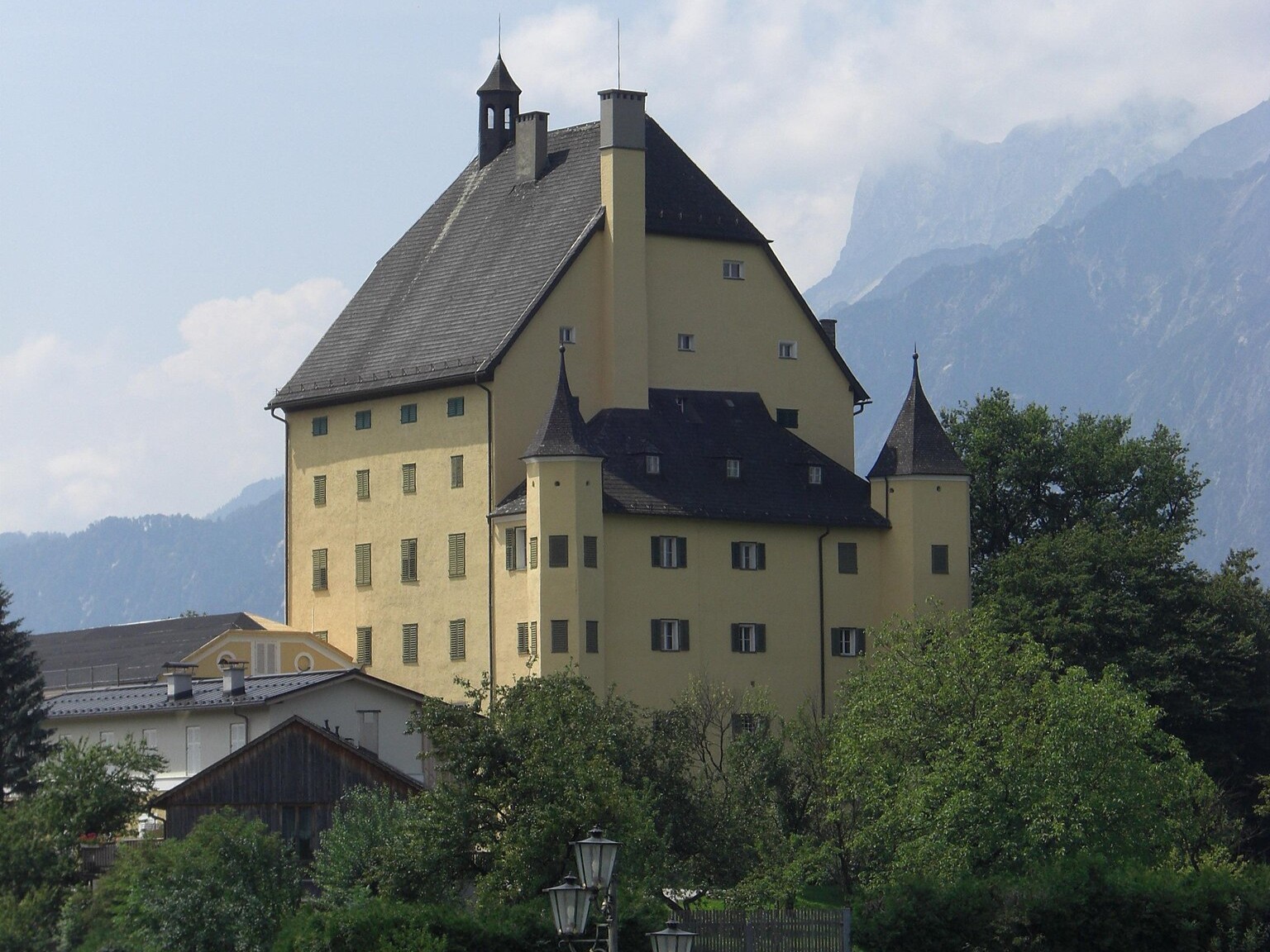 lázadó apácák szökése Elsbethen_Schloss_Goldenstein