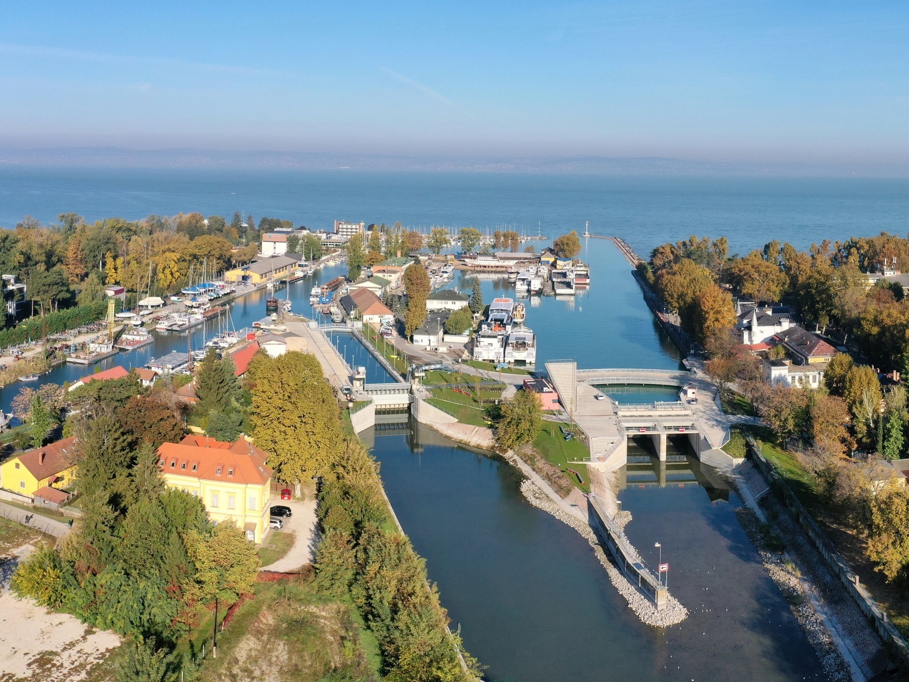 Balaton balatoni konteó lecsapolás vízeresztés