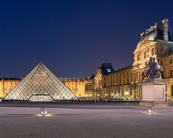 Louvre_Museum_Wikimedia_Commons