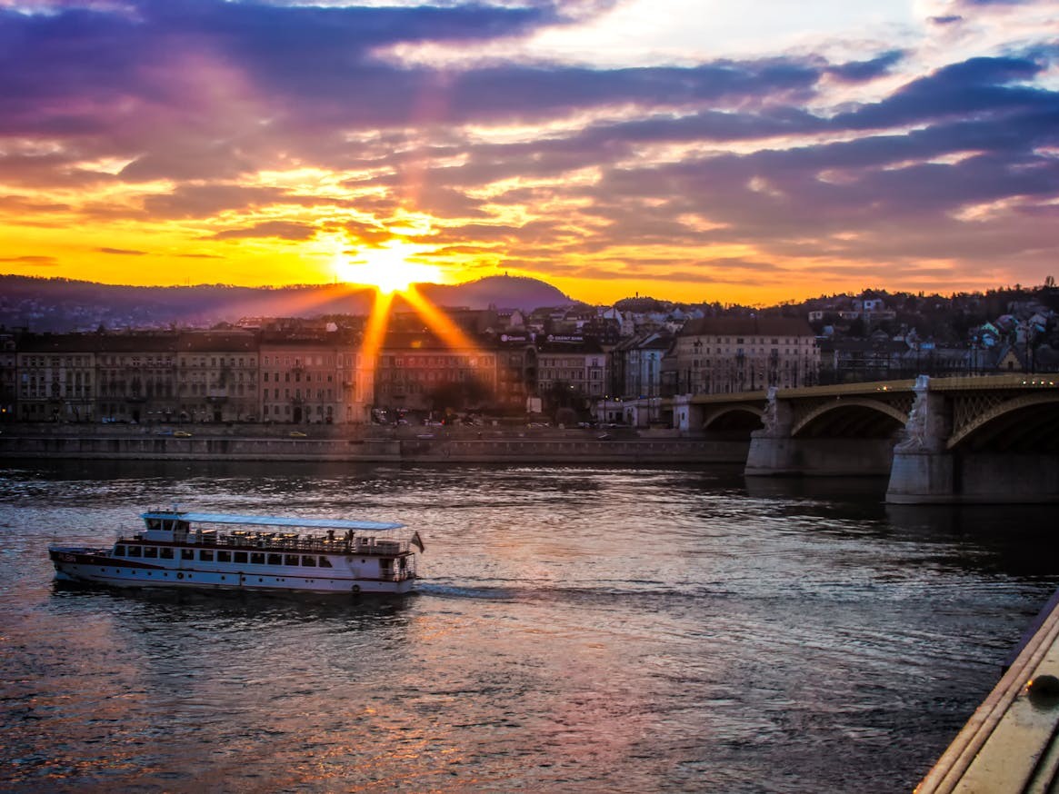 Budapest fővárosi hajnali melegrekord Duna hajó