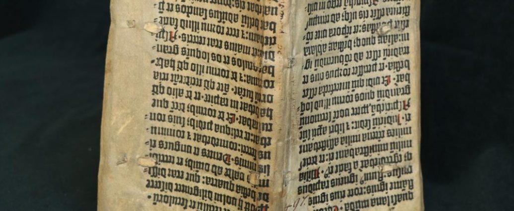 36-soros-Biblia-pergamenre-nyomtatott-toredeke