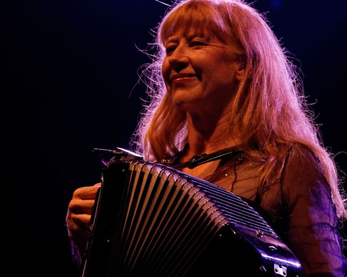 Loreena_McKennitt_2012