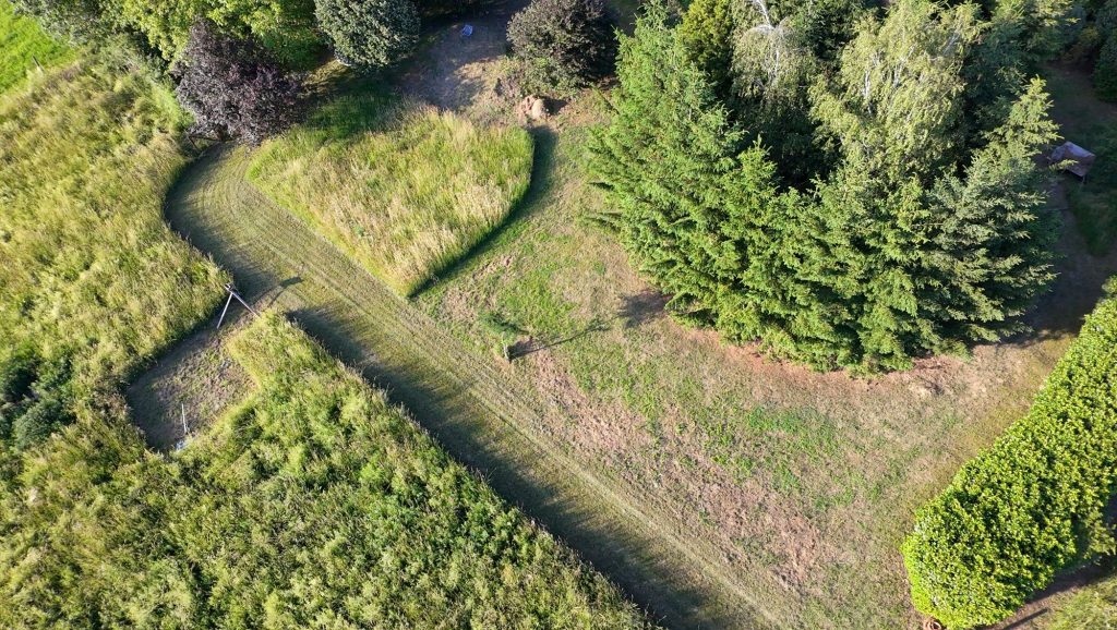 2000 Angolkert kert kertművelés gyep kaszáló park arborétum