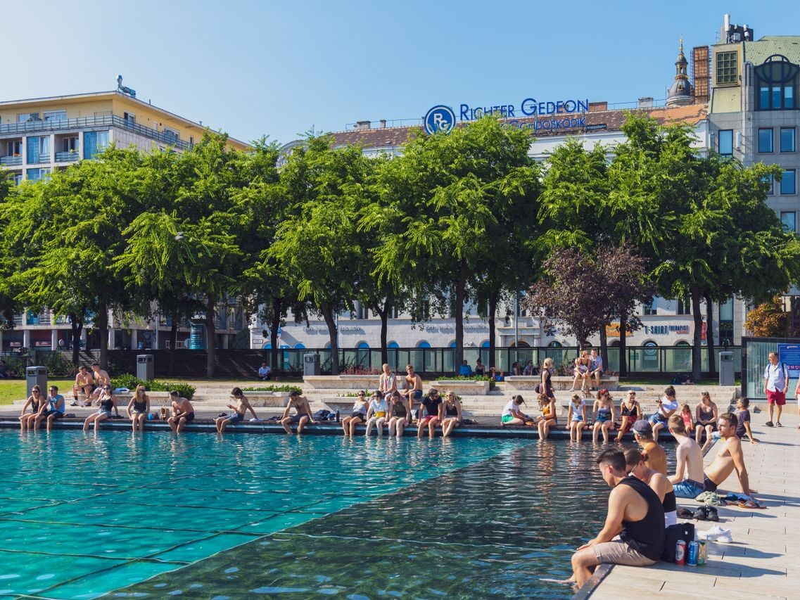 meleg nyár hőség kánikula víz szökőkút Budapest melegrekord