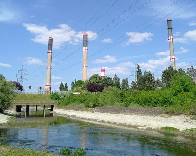 Dunamenti_Erőmű_kéményei wikipédia