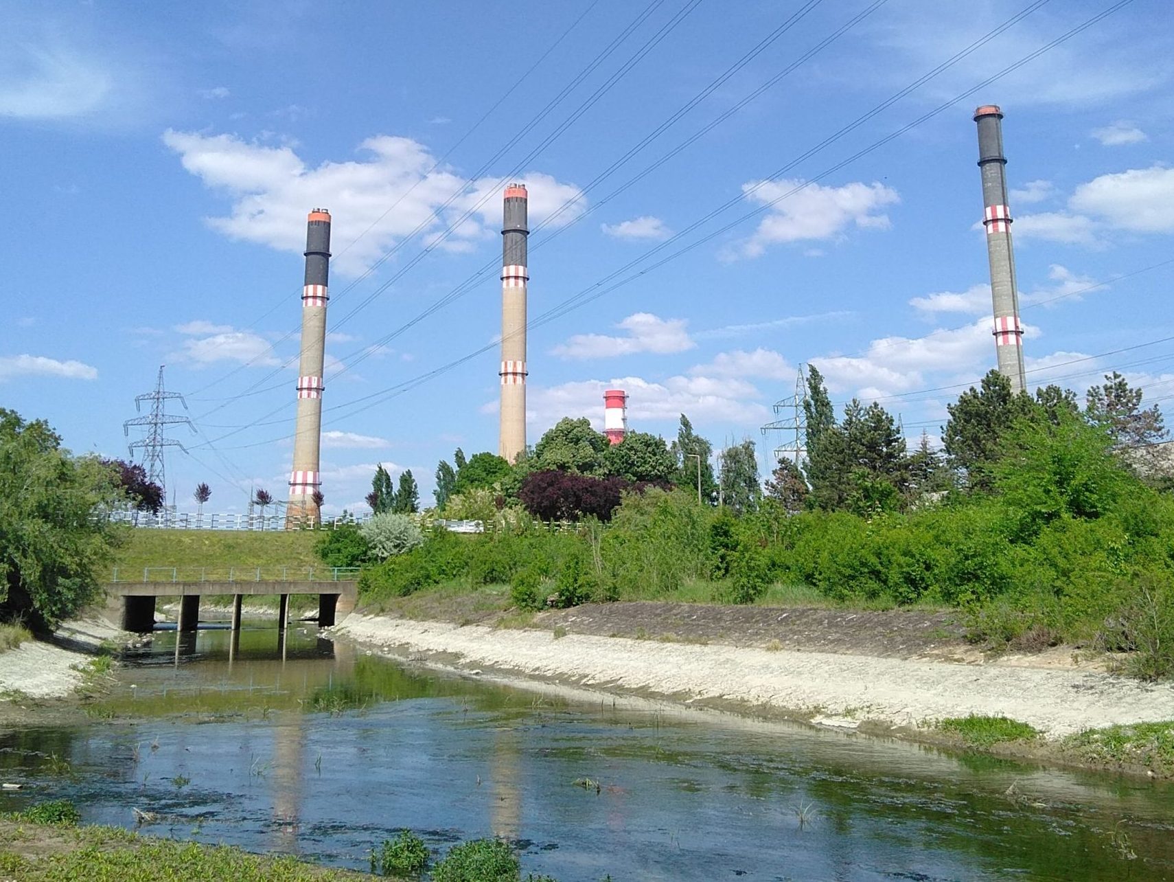 Dunamenti_Erőmű_kéményei wikipédia