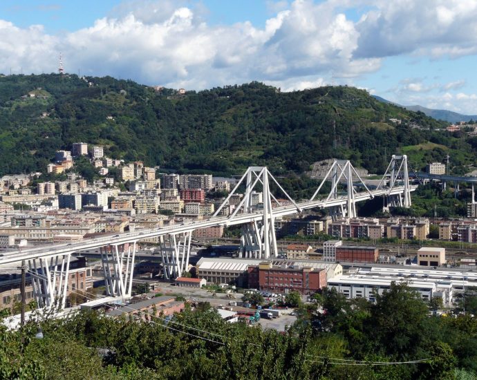 Genova Morandi-híd hídomlás wikipédia