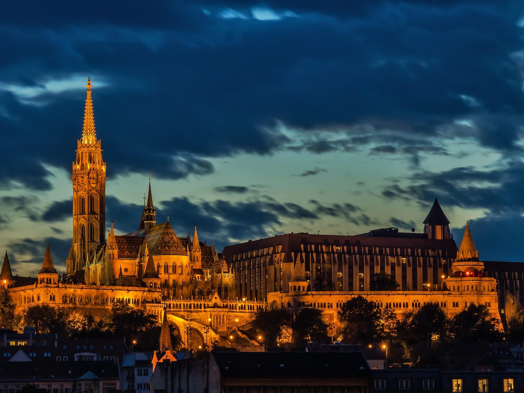 Budapest pixabay 10 2026 Mátyás templom vár éjszsaka