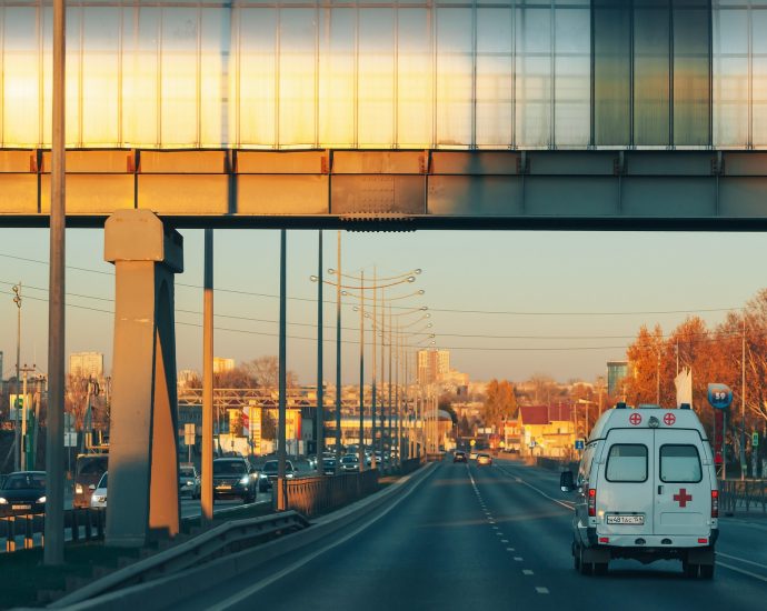 mentő mentőkocsi kórház ambulance pixa 1