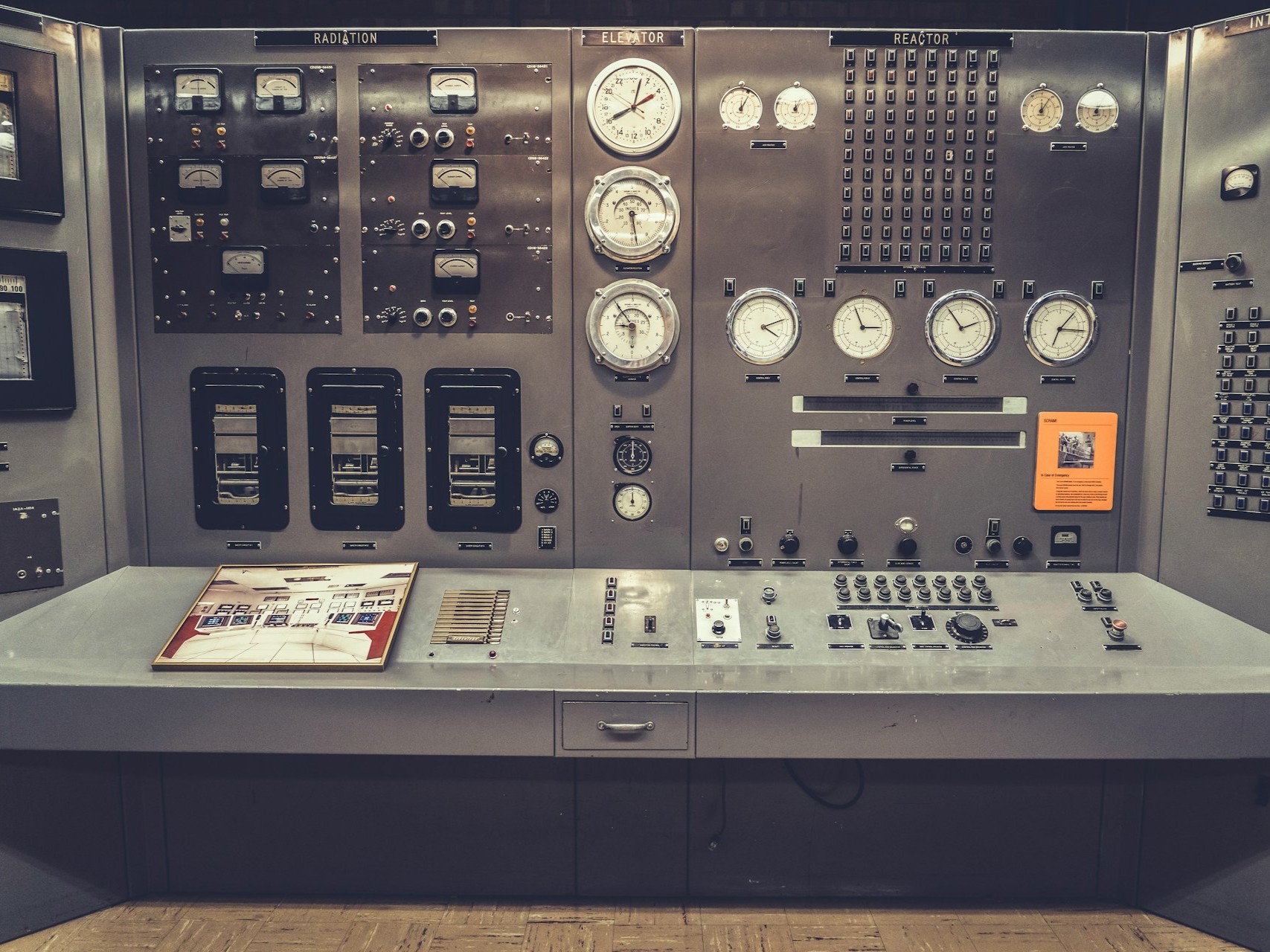 románia atomerőmű illusztráció kezelőpanel control panel