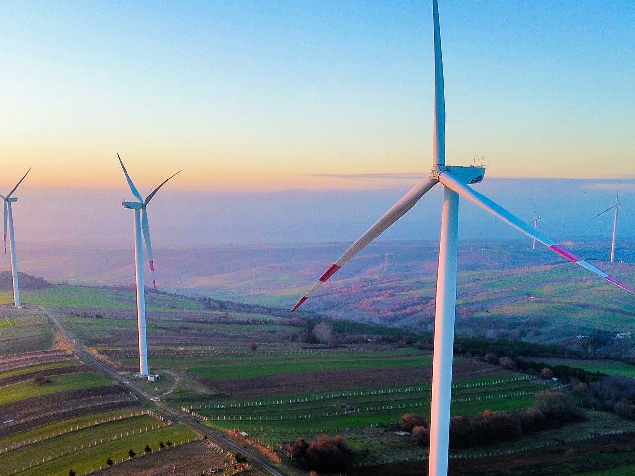 szélturbinák szélerőmű szélenergia megújuló energia
